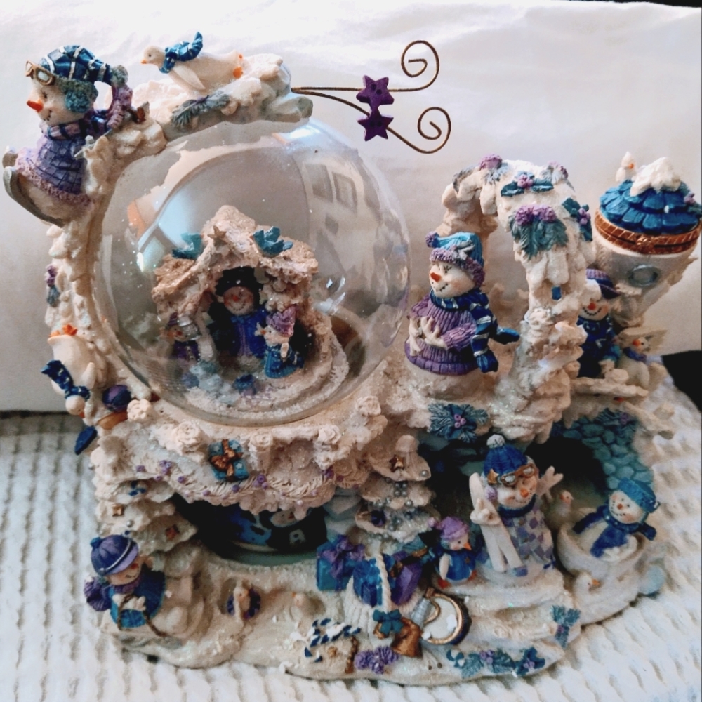 Grandeur Noel Musical (Jingle Bells) 2001 Water Globe in Original Box